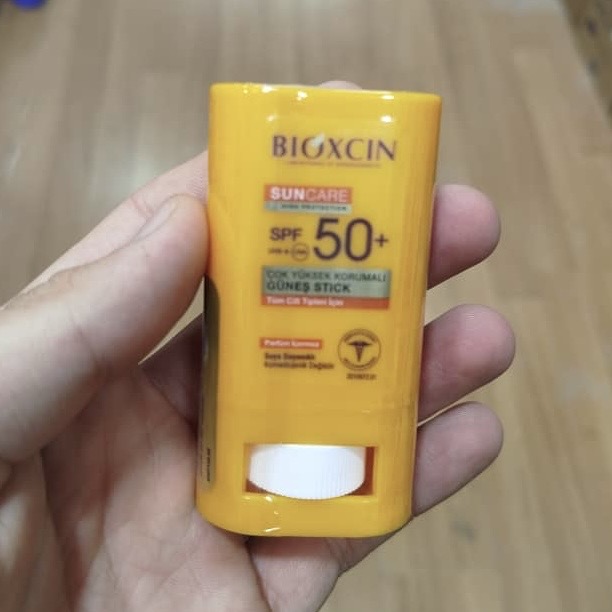 استیک ضد آفتاب بی‌رنگ SPF 50+ مناسب انواع پوست حجم ۱۵ گرم